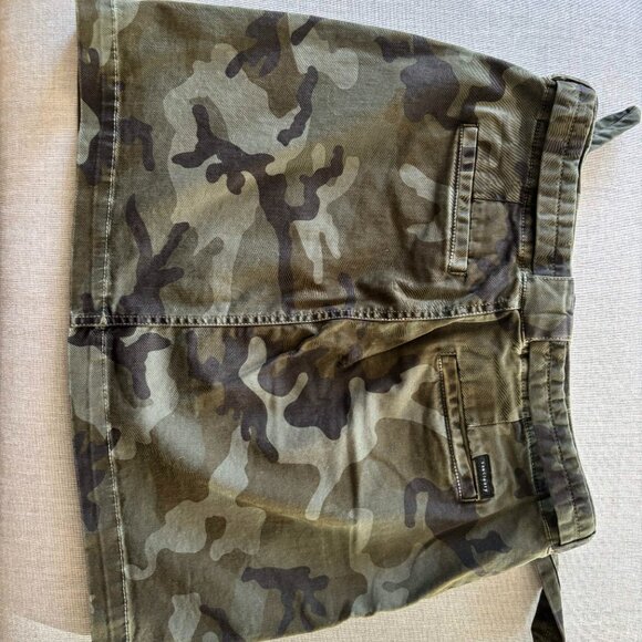 Santuary Camo/Army/Camouflage Denim Skirt with Tieable Belt, Size 29 - Picture 4 of 9